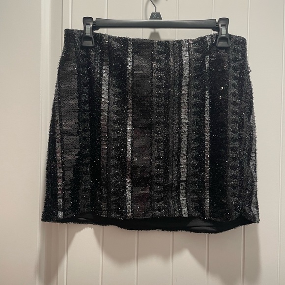 Black and silver sequin mini skirt - Picture 1 of 4